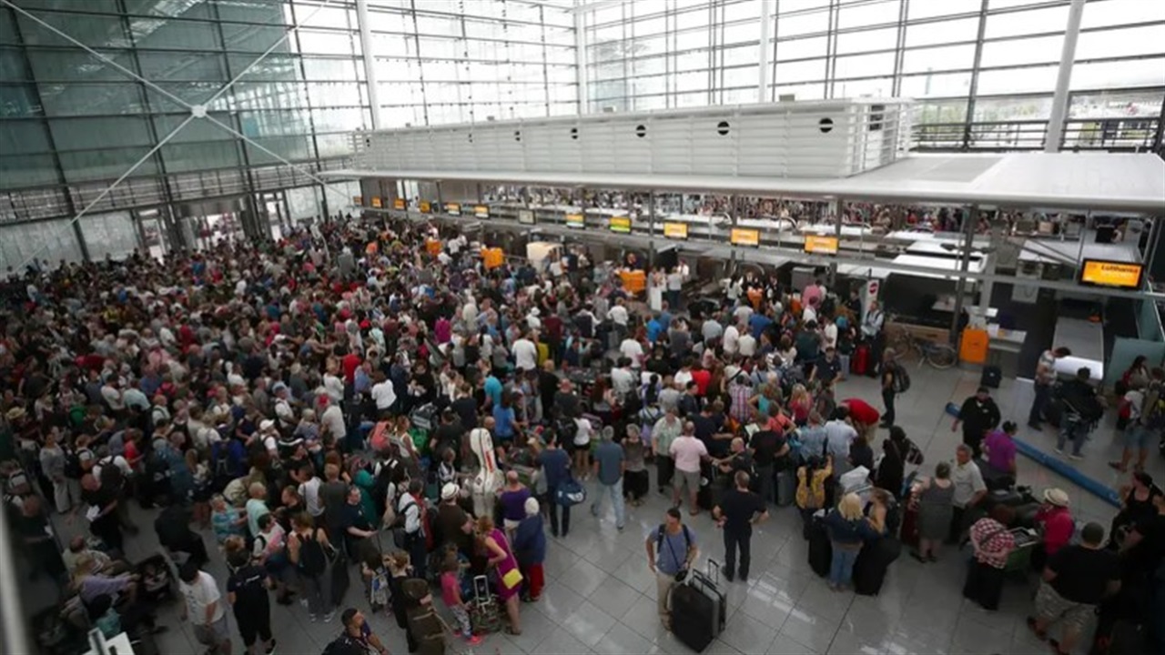 ذيل “بوينغ 787” يلامس المدرج.. 270 شخصاً ينجون من كارثة جوية في ميونيخ