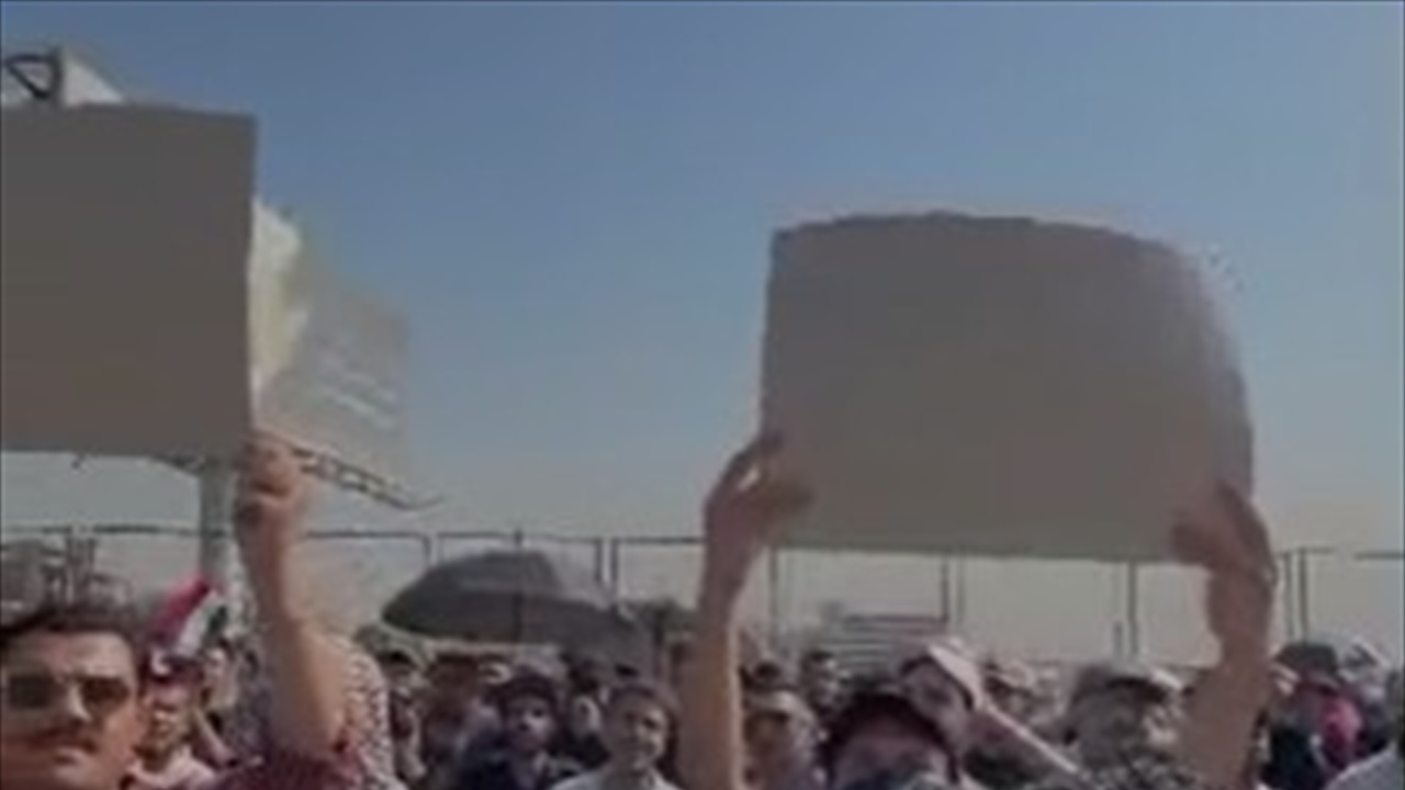 أمام وزارة النفط.. اعتصام مستمر لعقود الشركات النفطية للمطالبة بالتثبيت(فيديو)