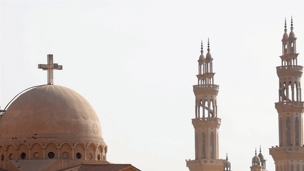 مذيعة تثير الجدل بتعليقات عن الأذان.. وقرار بإيقاف برنامجها نهائيا