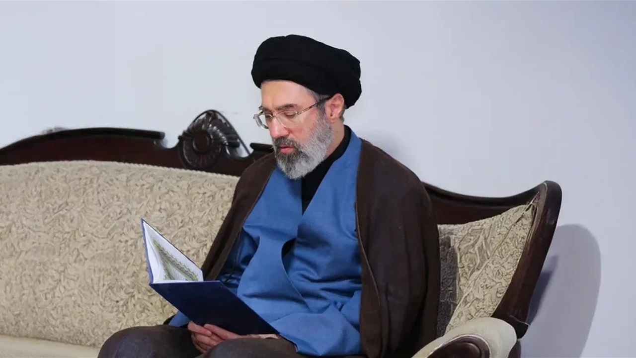 المرشد الايراني يوجه رسائل للحكومة: ممنوع الإضرار بالتماسك الاجتماعي